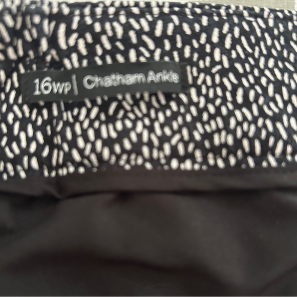 Talbots Chatham Ankle Pants Black and White Falling Lines Print size 16W Petite - Picture 15 of 16